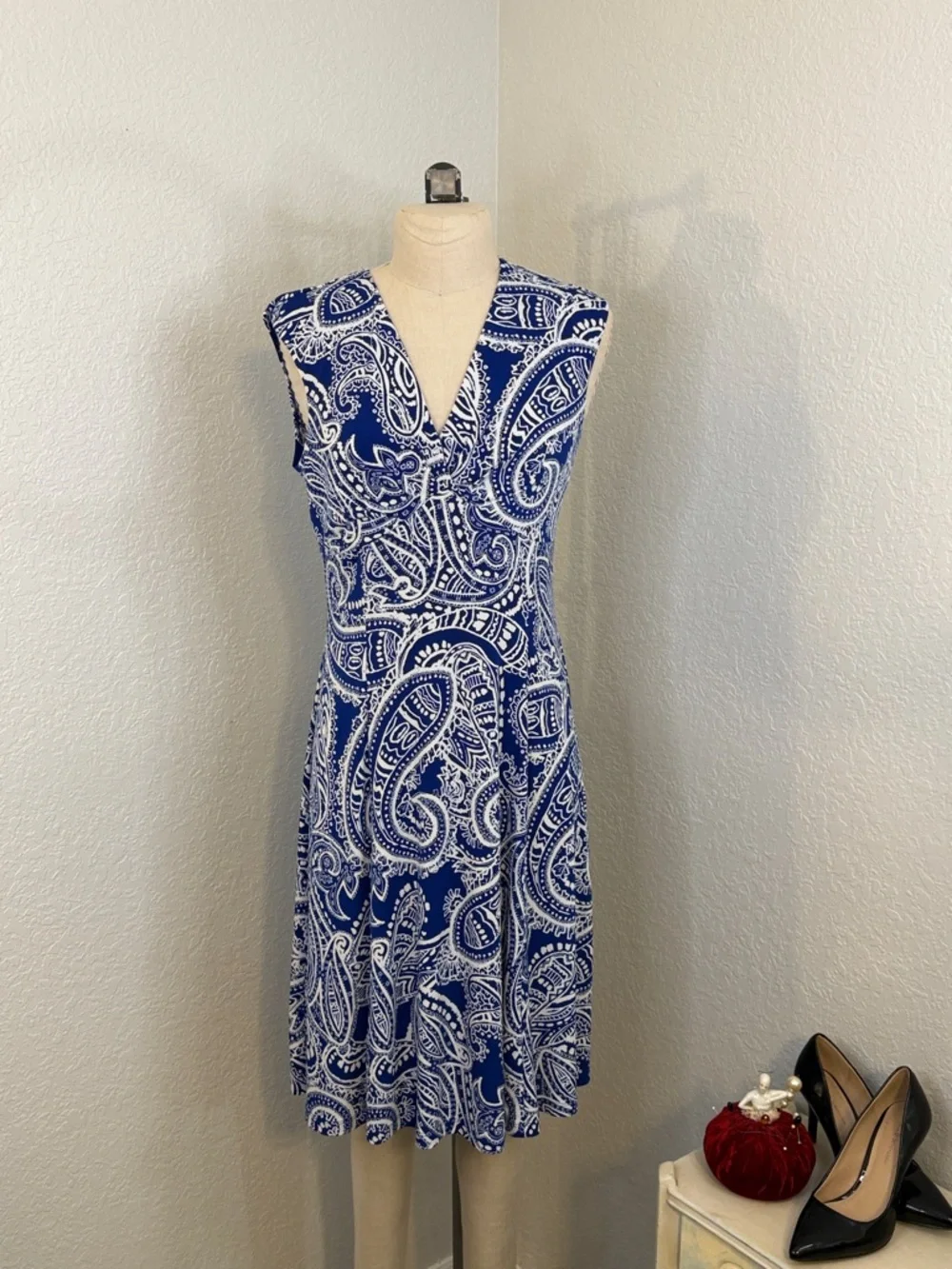 Enfocus Studio Blue and White Paisley V-Neck Midi Dress - Picture 3 of 9
